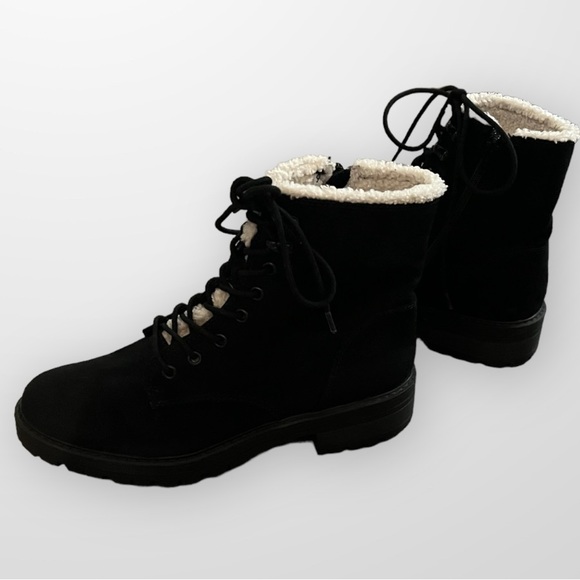 Suede Shearling Lace Up Boot // Winter Combat Boot // Lug Sole - Picture 4 of 8